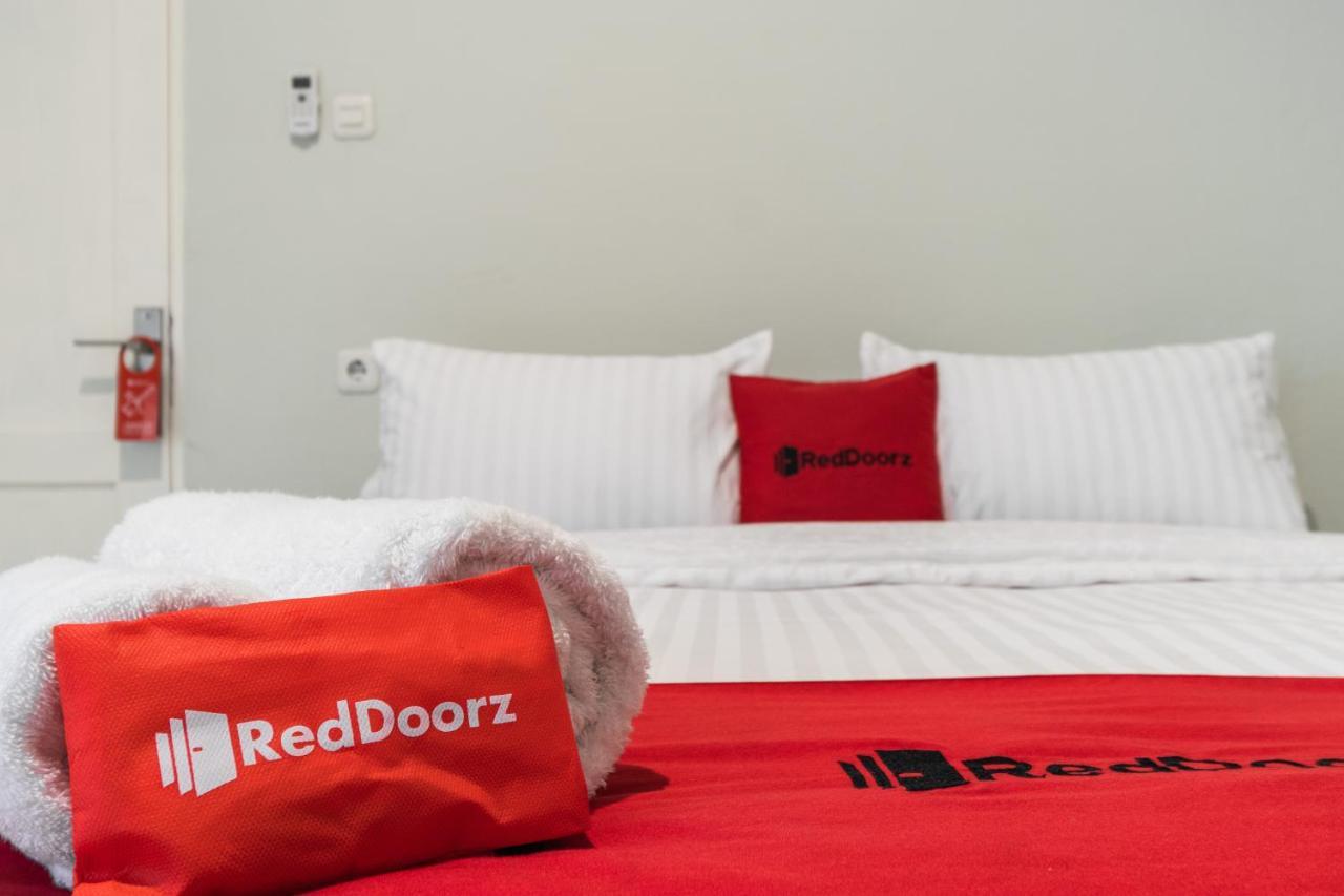 Reddoorz Plus Near Rs Usu Medan 2 Exterior photo